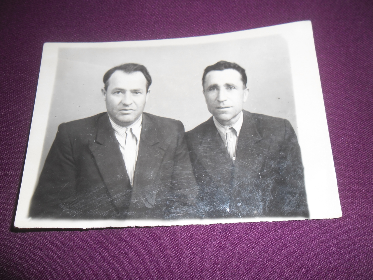 Սաղաթել Մանուկի Մնեյան (Վաստակավոր մանկավարժ, Հայրենական պատերազմի մասնակից) և Լևոն Հայրապետյան