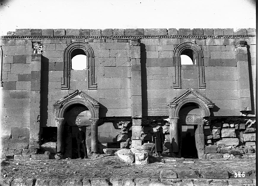 Երերույքի տաճարի հարավային պատը