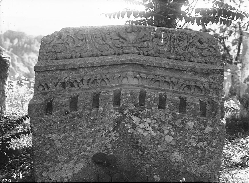 Գառնու հեթանոսական տաճարի ճակատի քիվի զարդաքանդակներից