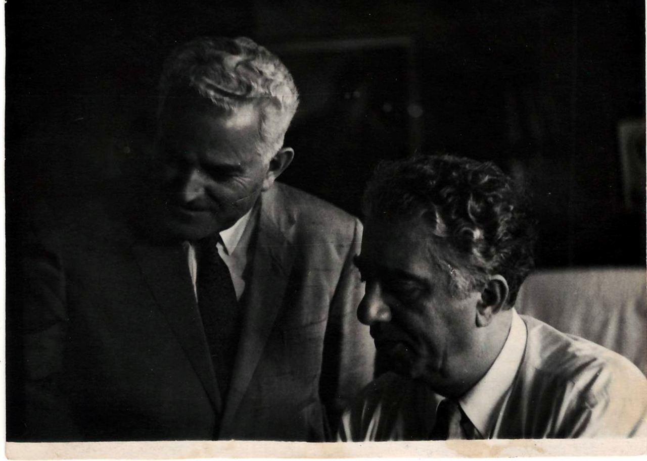 Լուսանկար. Ա. Խաչատրյանը իր ընկեր Գ. Բազարյանի հետ իր մոսկովյան բնակարանում 