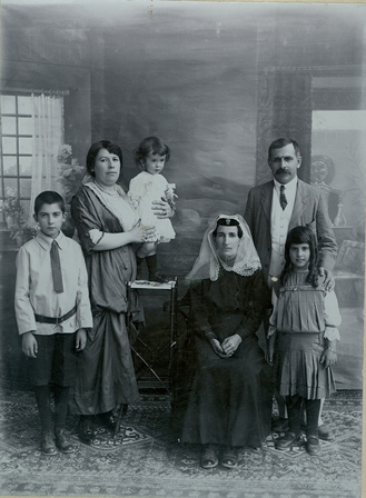 Բժիշկ Մկրտիչ խան Դավիթխանյանի ընտանիքը
