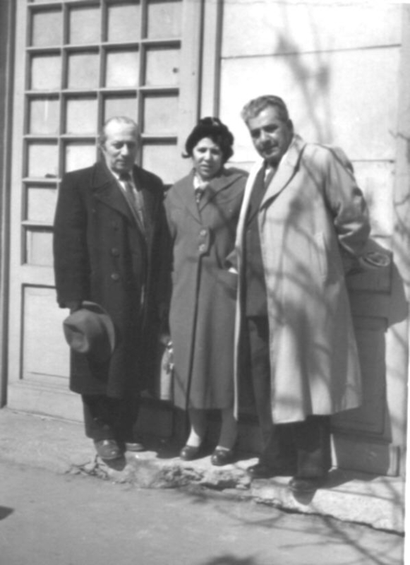 Ե. Քոչարը,  կինը՝ Մանիկը  և Սողոմոն Տարոնացին, Երևան,  21 մարտի,  1961 
