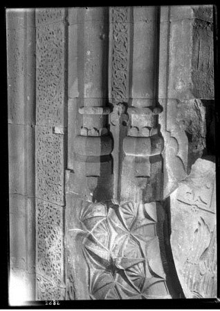 Ամաղու Նորավանք. Սուրբ Աստվածածին (Բուրթելաշեն) եկեղեցու մուտքի հարավային եզրը