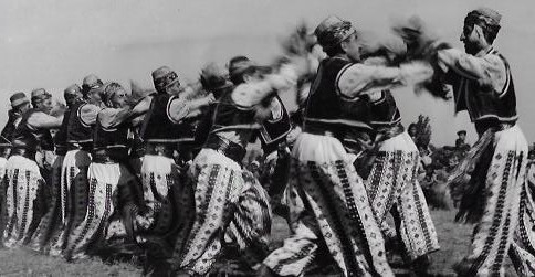Թալինի շրջանի Աշնակ գյուղի ինքնագործ պարային խմբի կատարմամբ «Ծափ» պարը