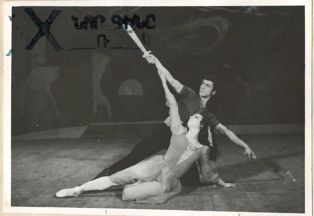 Նեգատիվ` լուսանկարի. Ա. Խաչատրյանի «Գայանե» բալետից տեսարան 