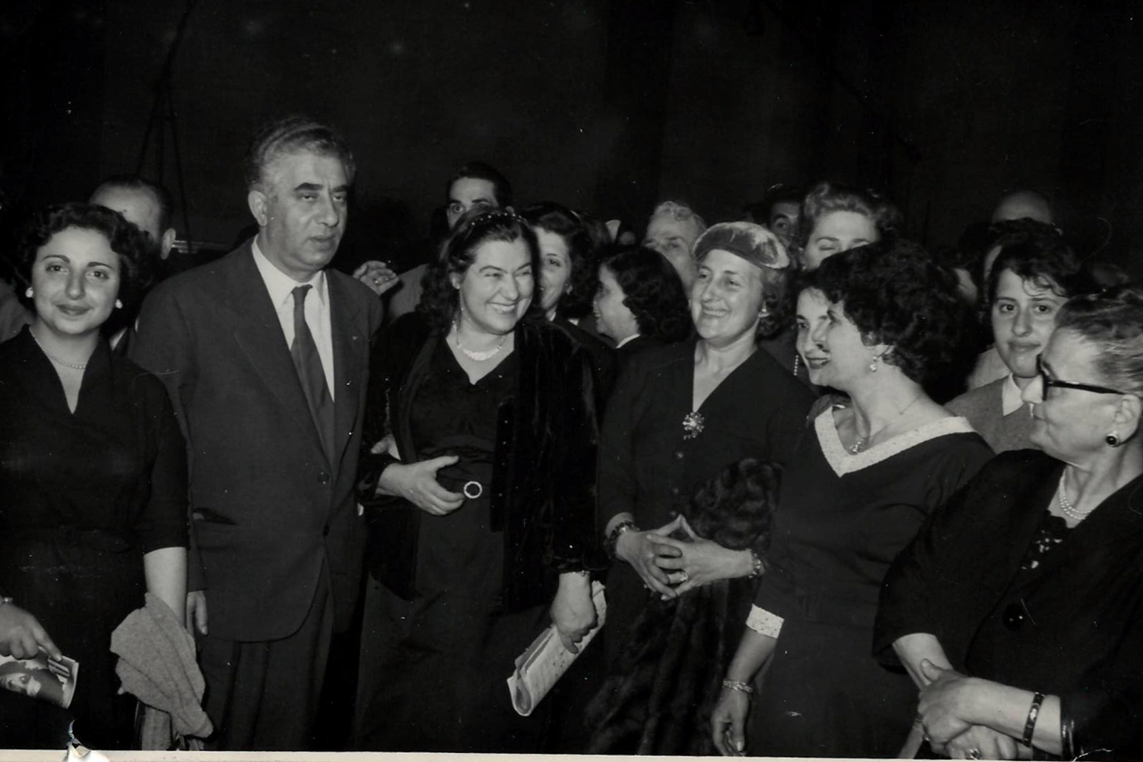 Լուսանկար. Ա. Խաչատրյանը կնոջ՝ կոմպոզիտոր Ն. Մակարովայի և Ռ. Սարաֆյանի հետ արգենտինական ռադիոյում Մակարովայի ելույթից հետո 