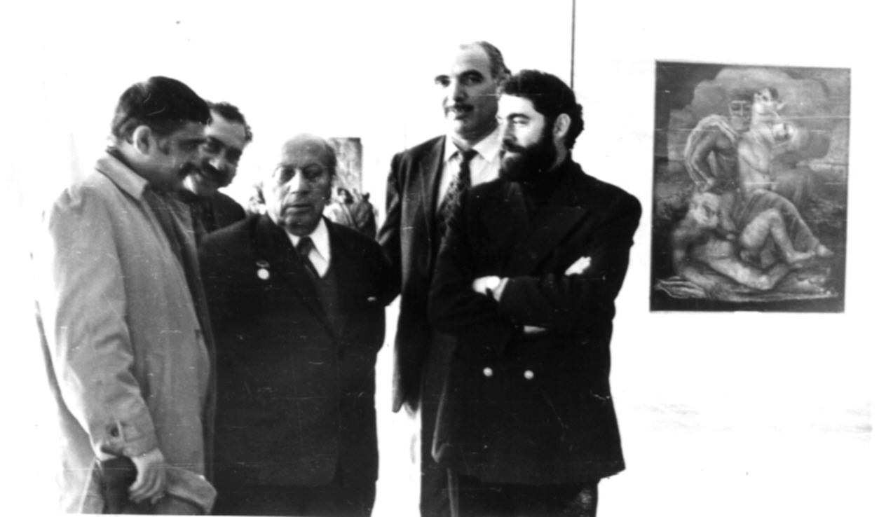  Ե. Քոչարը  մի խումբ անձանց հետ՝  իր անհատական ցուցահանդեսում, Բաքու, 1974 