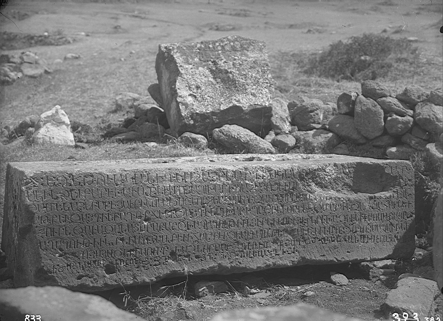 Աբլղարիբ Պահլավունու գերեզմանաքարը