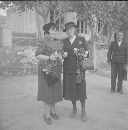 Կամիլլա Տրևեր (աջ կողմում)