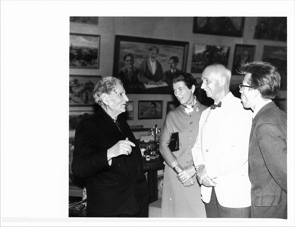 Լուսանկար. Ձախից աջ՝ Մարտիրոս Սարյան, Քենթի կինը, Ռոքուել Քենթ , ... Երևան , 1963թ., 