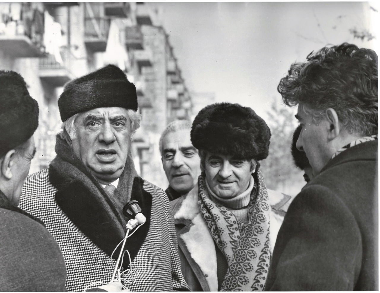 Լուսանկար. Ա.Խաչատրյանը  Երևանում իր անունով անվանակոչված փողոցում ՝ հայ երաժիշտների և բնակիչների հետ