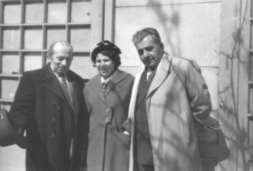Ե. Քոչարը,  կինը՝ Մանիկը և Սողոմոն Տարոնացին, Երևան, 21 մարտի, 1961