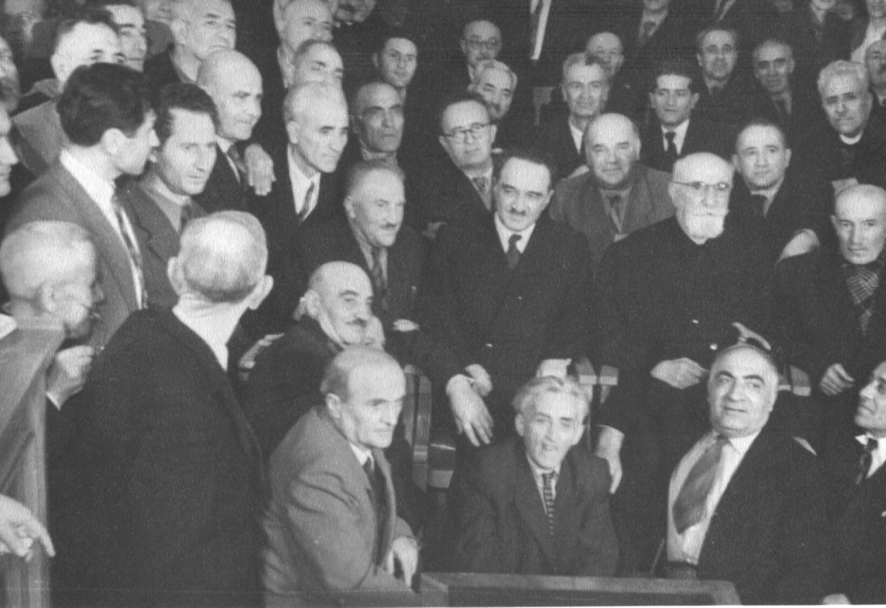 Ներսիսյան դպրոցի մի խումբ շրջանավարտներ, Թիֆլիս, 1940-50-ականներ