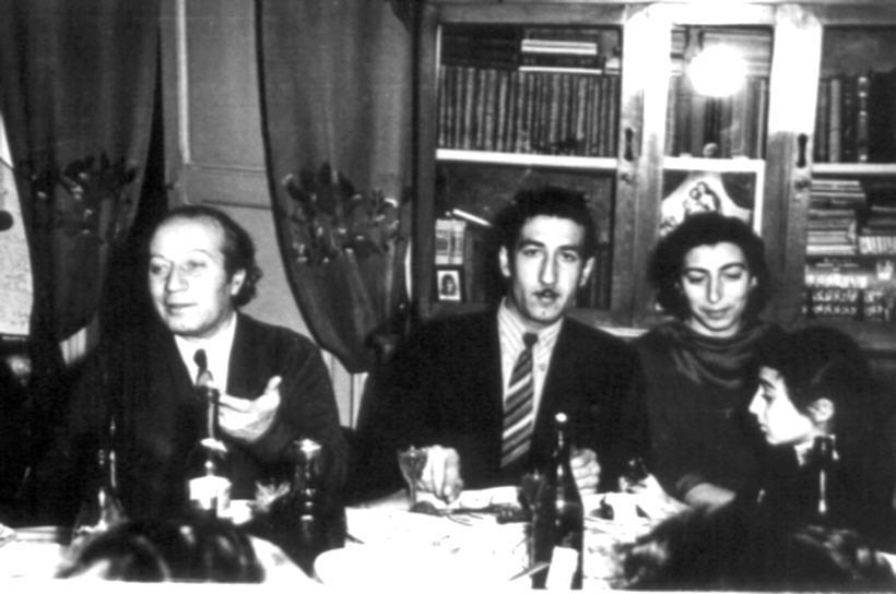 Ե. Քոչարը և մի խումբ մարդիկ սեղանի շուրջ, Երևան, 19  հունվարի, 1958
