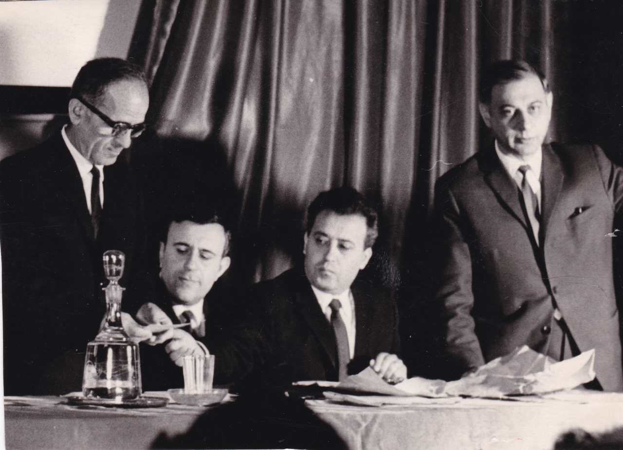 Ռ.Մադոյանը   (աջից՝երկրորդը) , Կուլտուրայի մինիստր Կ . Ուդումյանը և ՀԿԿ Կենտկոմի քարտուղար  Ռ. Խաչատրյանը (աջից՝առաջին  ը)՝ «Հայֆիլմում»  