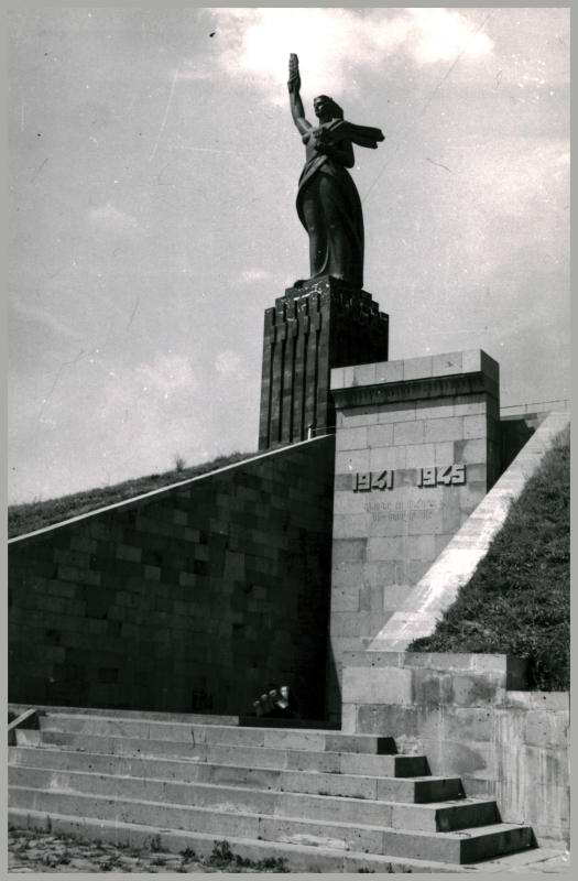 "Մայր Հայաստան" հուշարձանը Լենինականում