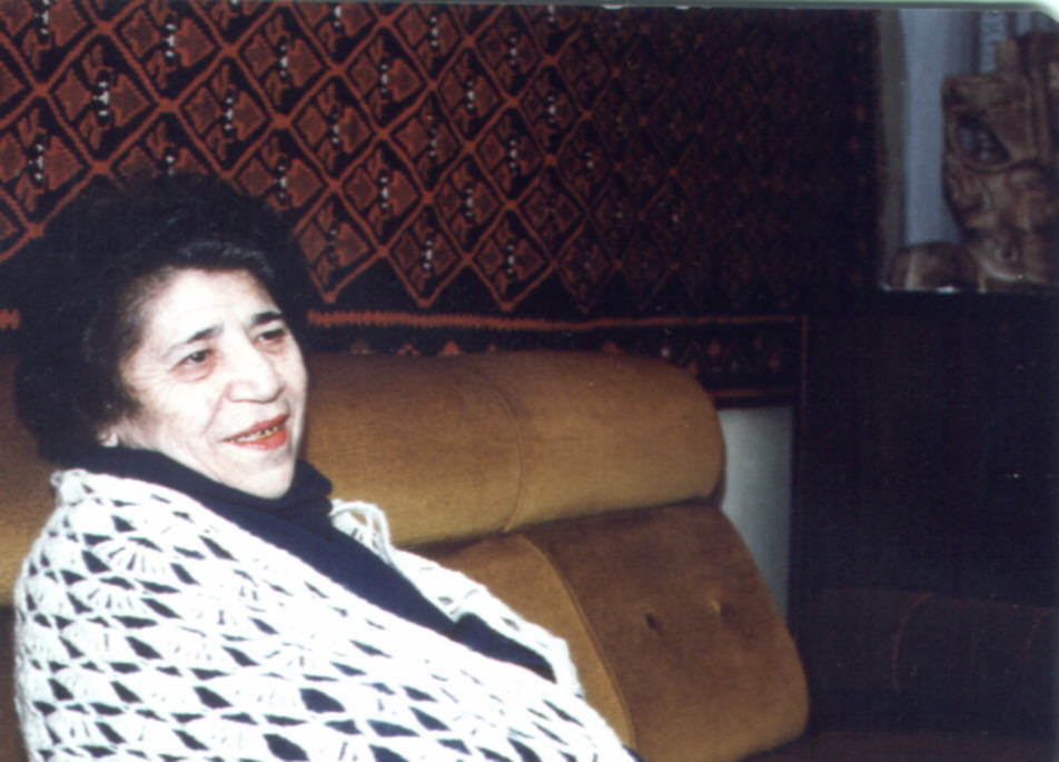 Մանիկ Մկրտչյանը՝ Երվանդ Քոչարի կինը, տանը, Երևան, 1970