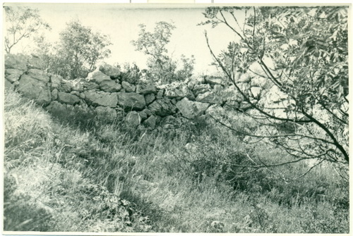 Միջնադարյան բերդի պաշտպանական պարիսպ, Բախչիսարայի մոտ (Ղրիմ)