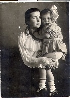 Ելենա Սպենդիարովան իր դստեր՝ Մաշա Մյասիշչևայի հետ: