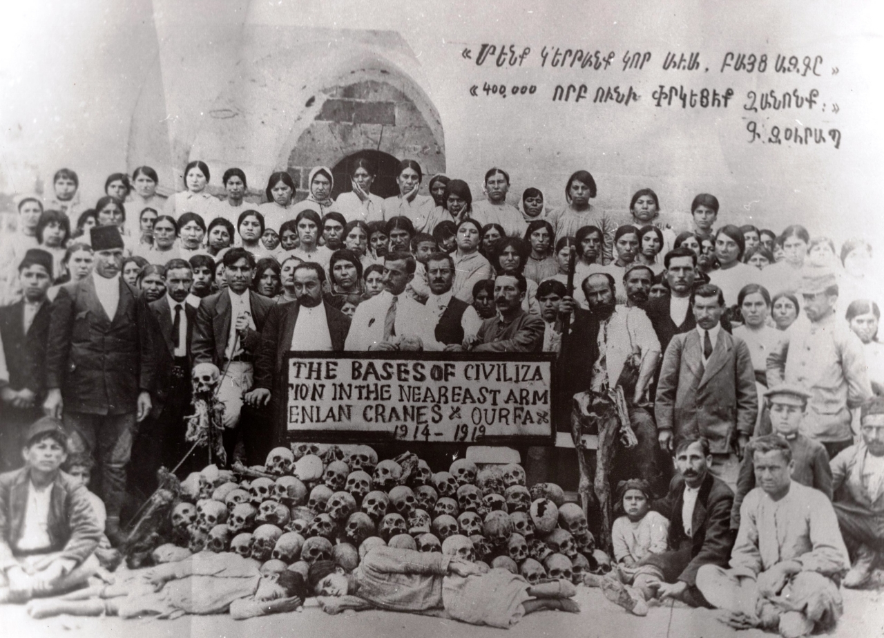 Ուրֆացի հայ վերապրածները՝ հայրենակիցների աճյունների հետ
