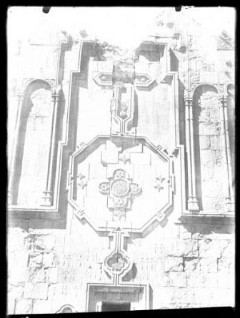 Ամաղու Նորավանք. Սուրբ Աստվածածին (Բուրթելաշեն) եկեղեցու արևելյան ճակատը