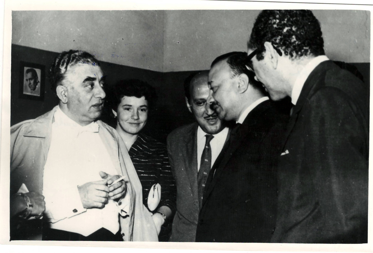 Լուսանկար. Ա. Խաչատրյանը Ա.Էլ Շահուքի և այլոց հետ՝ Կահիրեում տեղի ունեցած իր համերգից հետո 