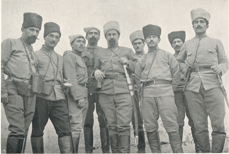 Գ. Բալայանը զինակից ընկերների հետ «Հայ կամաւորներ 1914-1916» ալբոմից