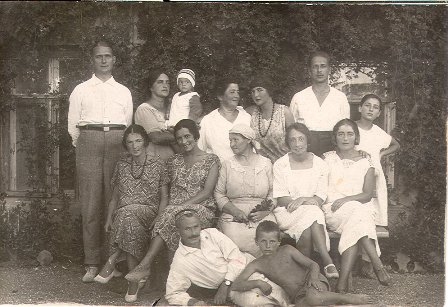«Սպենդիարյում» Սպենդիարյանի ընտանիքը և հյուրերը Սուդակի տանը: