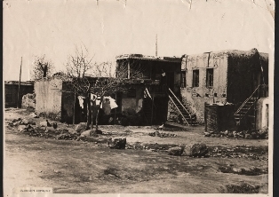 Երևանի հին թաղամասերից մեկի բակը