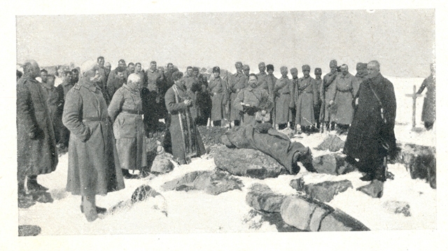 Զոհված կամավորի թաղում «Հայ կամաւորներ 1914-1916» ալբոմից