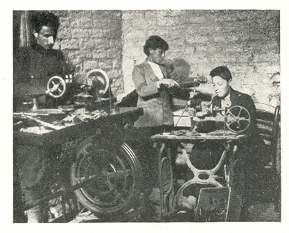 Փամփուշտի արհեստանոց Վանում «Հայ կամաւորներ 1914-1916» ալբոմից