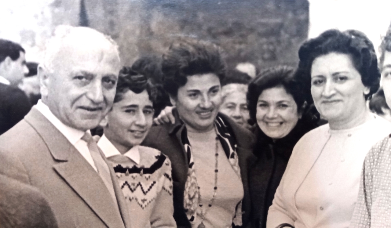 Էդուարդ Մանուկյանը իր մերձավորների հետ