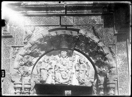 Ամաղու Նորավանք. Սուրբ Աստվածածին (Բուրթելաշեն) եկեղեցու արևմտյան մուտքի բարավորը