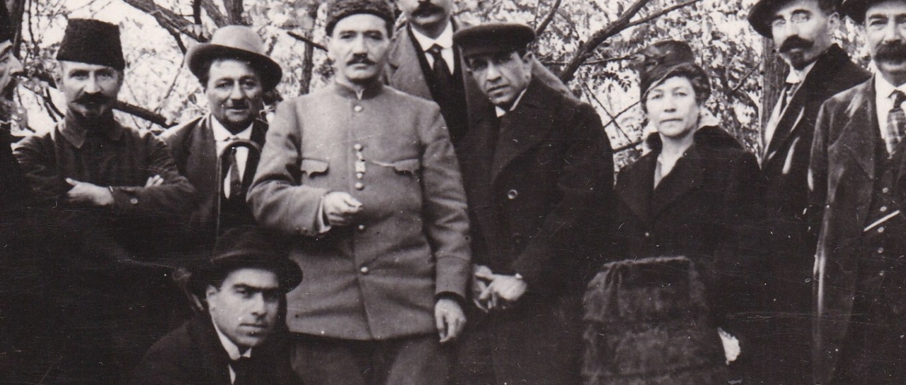 Օզանյան Անդրանիկը , Ռ. Գրիգորյանը մի խումբ մարդկանց հետ