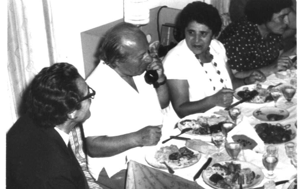 Երվանդ Քոչարը և Մանիկ Մկրտչյանը խնջույքի ժամանակ, 1966, Վառնա