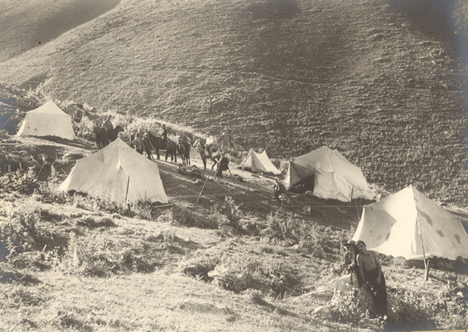 Հետազոտողների ճամբարը Ակների մոտ