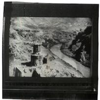 Ախուրյանի ձորը, Կուսանանց վանքը, կամրջի ավերակները