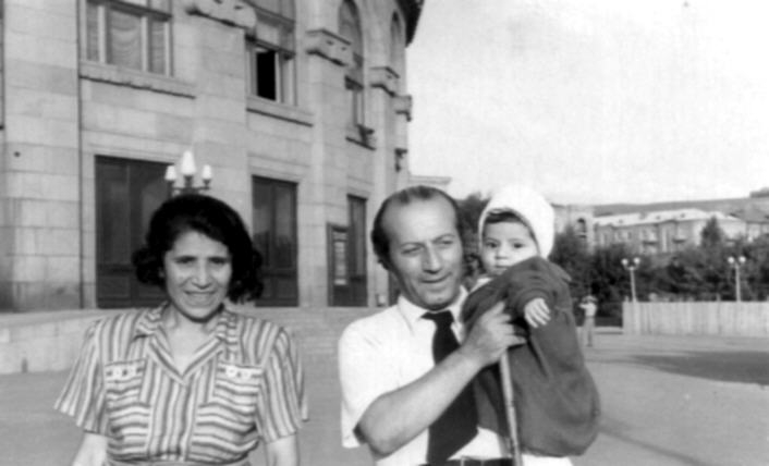 Ե. Քոչարը, կինը՝ Մանիկը և որդին՝ Ռուբիկը, 1953-1954, Երևան