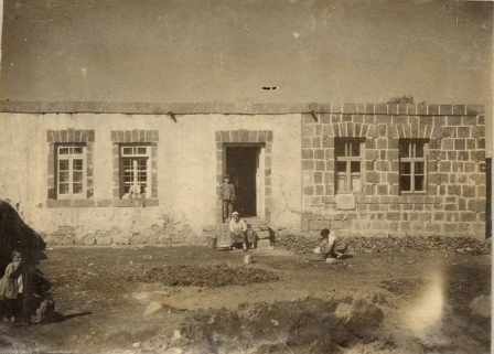 Կոլտնտեսականի տուն Գյոզալդարա (այժմ Վարդենիկ) գյուղում