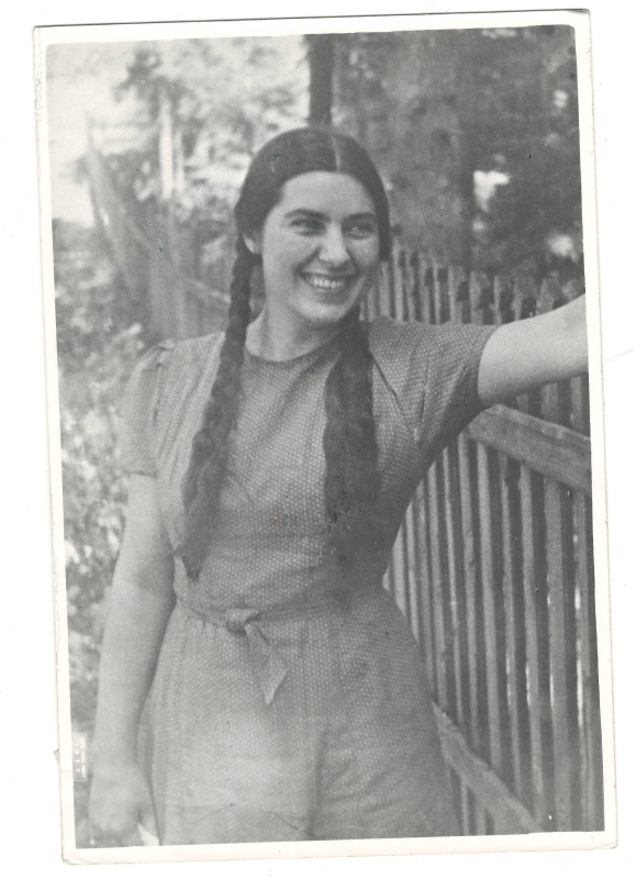 Լուսանկար-դիմանկար. Ն.Մակարովան (Ա.Խաչատրյանի կինը)  երիտասարդ տարիքում: