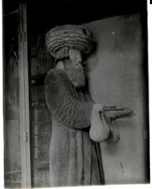 Անիի Գագիկ Ա Թագավորի արձանը