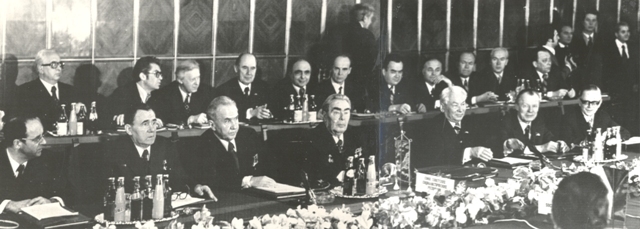 Լեոնիդ Բրեժնևը կուսակցական գործիչների հետ