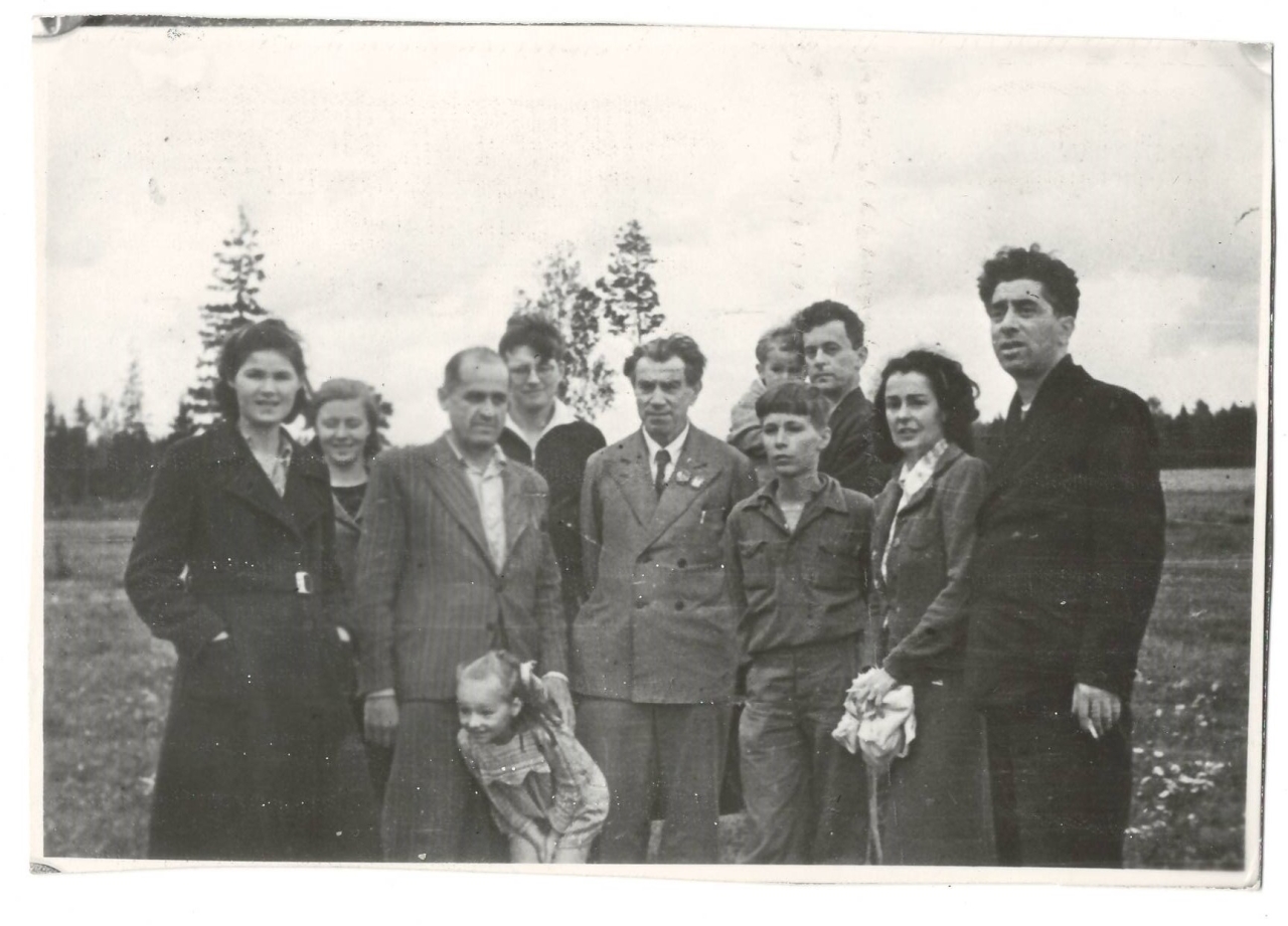 Լուսանկար .Ա.Խաչատրյանը  մի խումբ սովետական երաժիշտների և երաժշտագետների հետ՝ Իվանովոյում 