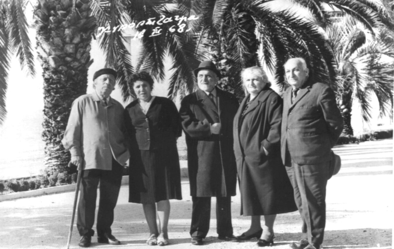  Ե. Քոչարը, Մ.Մկրտչյանը և մի խումբ մարդիկ, Գագրա, 16 նոյեմբերի, 1968 