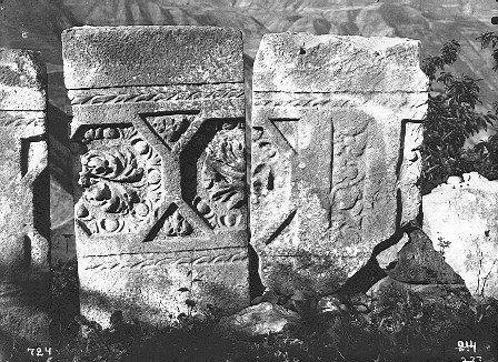 Գառնու հեթանոսական տաճարի սյունասրահի առաստաղի զարդաքանդակներից