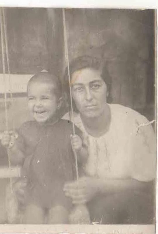 Տանյա Աբրամովա /Մատվեի(Մաթևոս) կինը/ դստեր՝ Սվետլանա Մատվեևնայի հետ