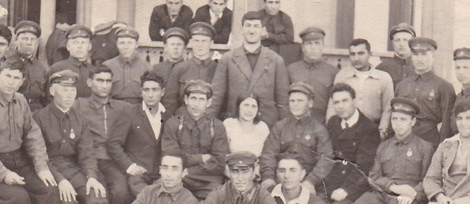 Երևեան պետ. Կոնսերվատորիայի դասախոսներն ու ուսանողները մի խումբ զինվորականների հետ