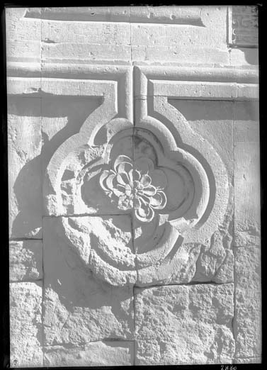 Ամաղու Նորավանք. Զարդաքանդակ Սուրբ Աստվածածին (Բուրթելաշեն) եկեղեցու պատին