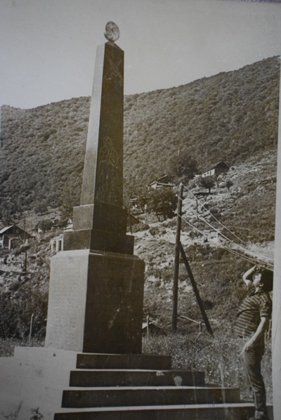 Կապանի Ներքին Հանդ գյուղի  հուշարձան-կոթողը՝  նվիրված Մեծ հայրենականում զոհված համագյուղացիներին 