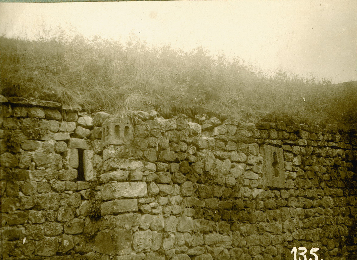Վերիշեն գյուղի եկեղեցու հյուսիսային պատը